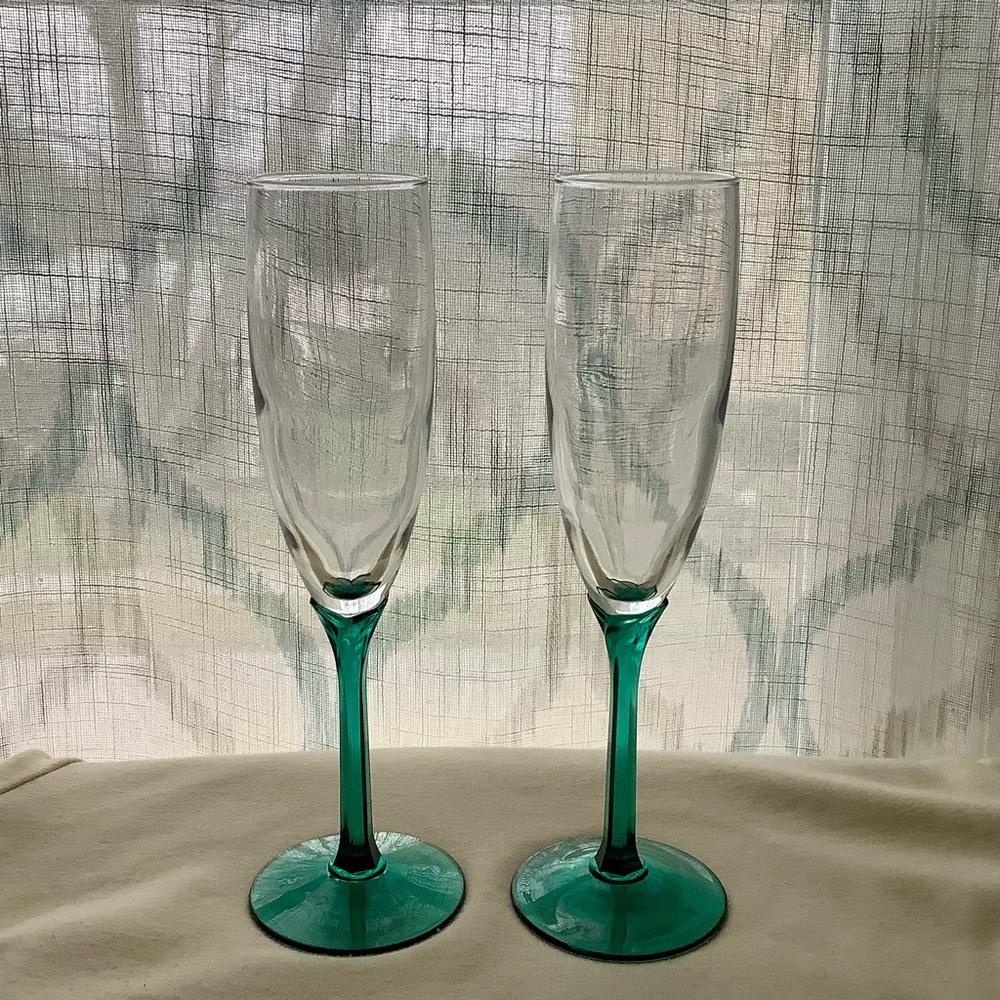 Green Stemmed Champagne Flutes (2)